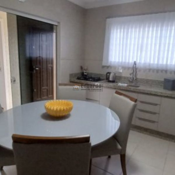 LINDA CASA EM REA NOBRE DE TIJUCAS