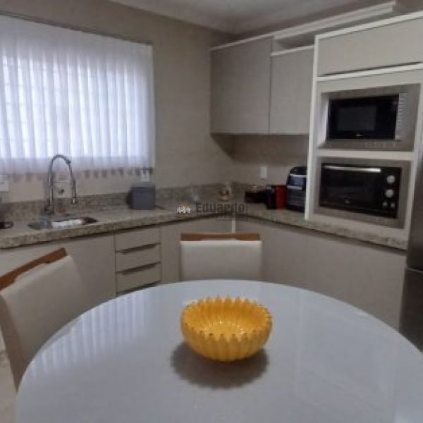 LINDA CASA EM REA NOBRE DE TIJUCAS