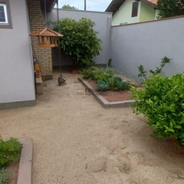 LINDA CASA EM REA NOBRE DE TIJUCAS