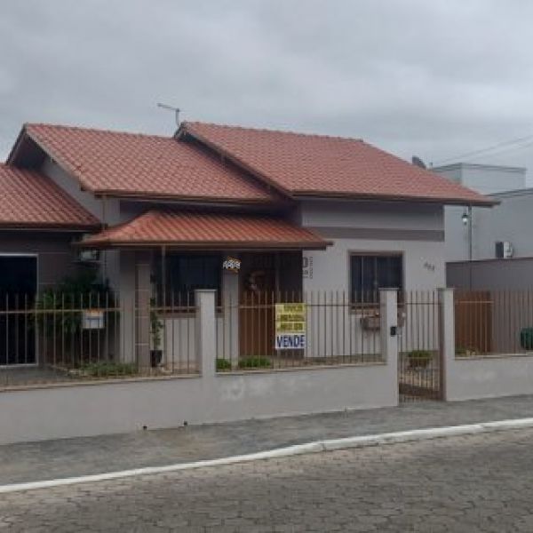 LINDA CASA EM REA NOBRE DE TIJUCAS