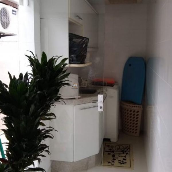 CASA  NO CENTRO DE PORTO BELO