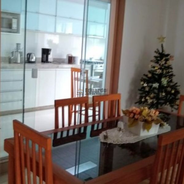 CASA  NO CENTRO DE PORTO BELO