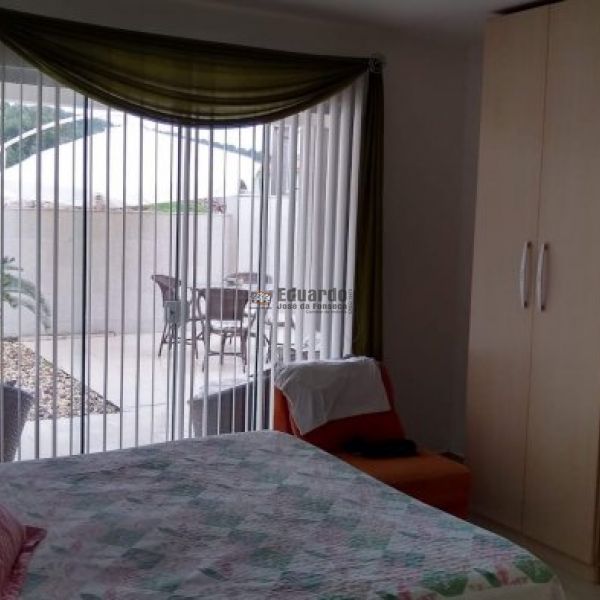 CASA  NO CENTRO DE PORTO BELO