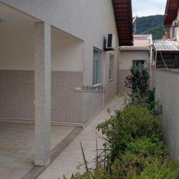 CASA  NO CENTRO DE PORTO BELO