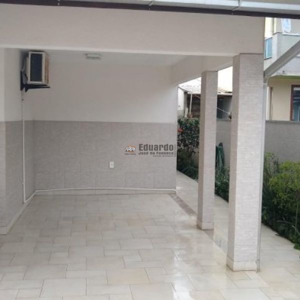 CASA  NO CENTRO DE PORTO BELO