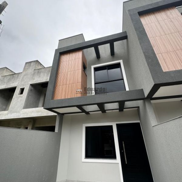 SOBRADO GEMINADO COM 02 SUTES