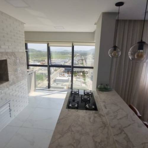 APARTAMENTO COM 03 SUTES EM BAL.PEREQU