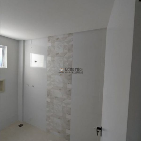 SOBRADO TRIPLEX 03 DORM. BAL.PEREQU.