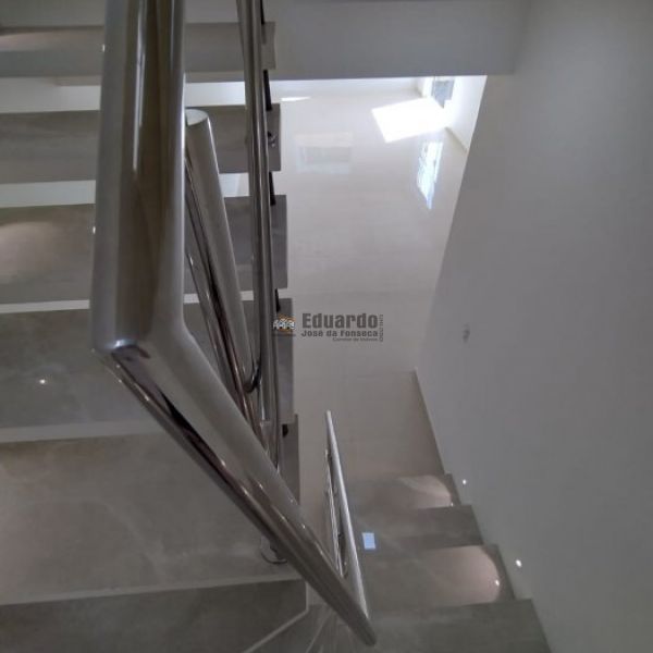 SOBRADO TRIPLEX 03 DORM. BAL.PEREQU.