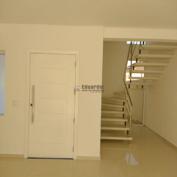 SOBRADO TRIPLEX 03 DORM. BAL.PEREQU.