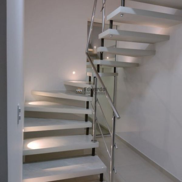 SOBRADO TRIPLEX 03 DORM. BAL.PEREQU.