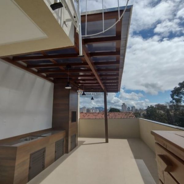 SOBRADO TRIPLEX 03 DORM. BAL.PEREQU.