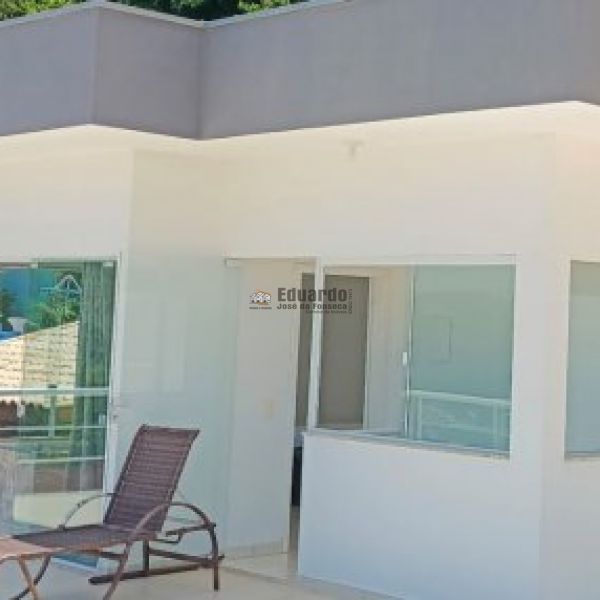 CASA COM 03 SUTES NA PRAIA DO ARA.