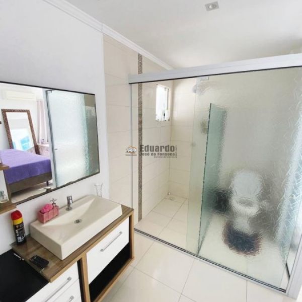 CASA COM 03 SUTES NA PRAIA DO ARA.