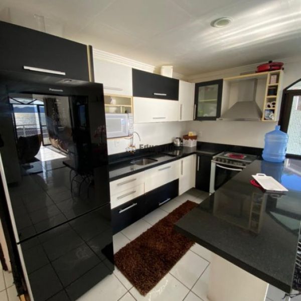 CASA COM 03 SUTES NA PRAIA DO ARA.