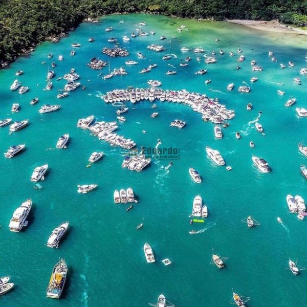 CASA COM 03 SUTES NA PRAIA DO ARA.