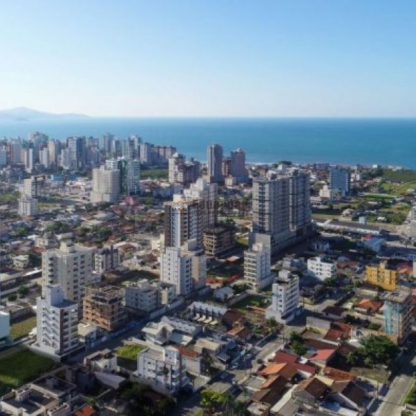 APARTAMENTO  02 SUTES EM BAL.PEREQU