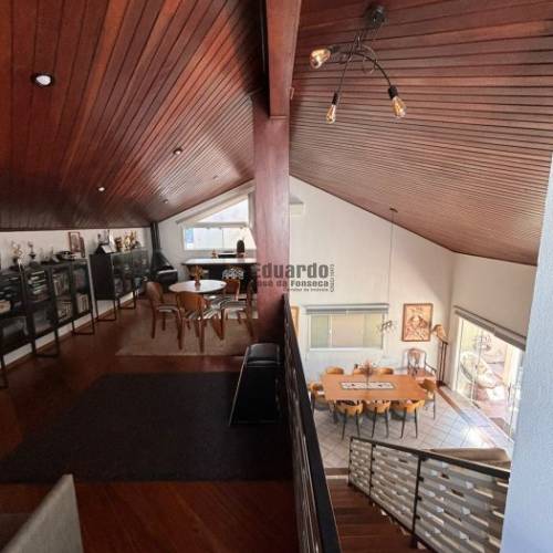CASA COM 02 DORM. 01 SUTE EM BALN. PEREQU