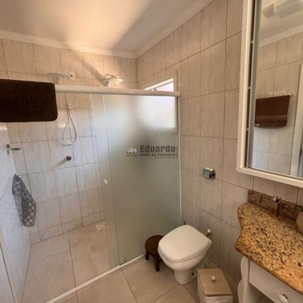 CASA COM 02 DORM. 01 SUTE EM BALN. PEREQU