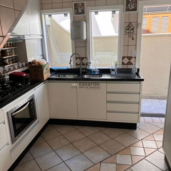 CASA COM 02 DORM. 01 SUTE EM BALN. PEREQU