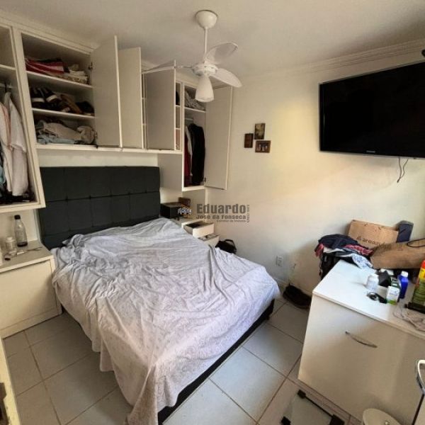 CASA COM 02 DORM. 01 SUTE EM BALN. PEREQU