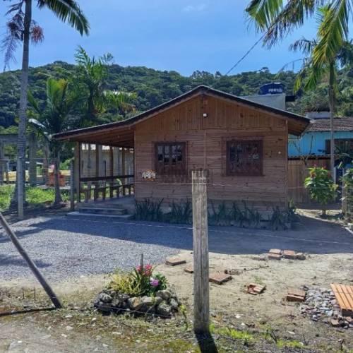 CASA  RUSTICA COM 01 SUTE EM PORTOBELO