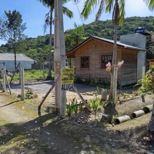 CASA  RUSTICA COM 01 SUTE EM PORTOBELO