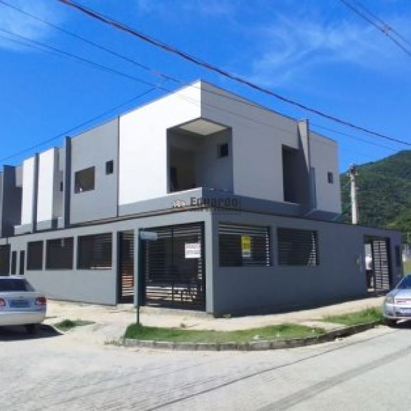 SOBRADO GEMINADO 02 SUTES EM PORTO BELO