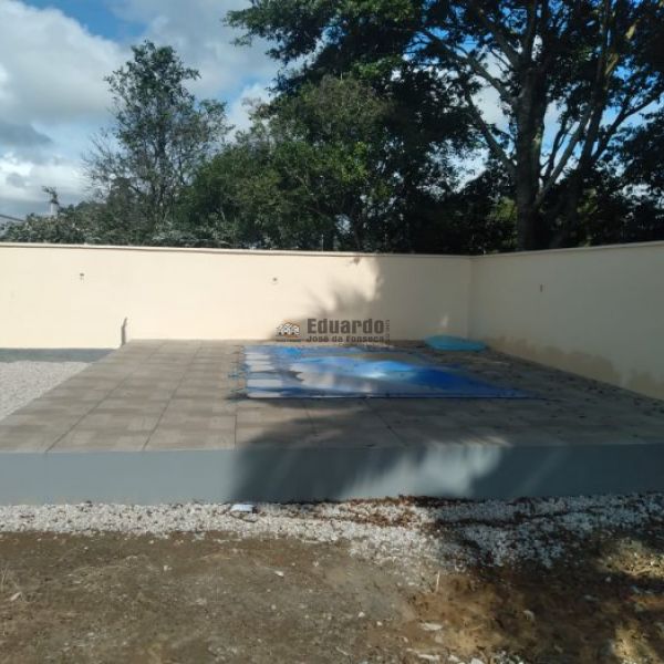 CASA NOVINHA COM 03 DORMITRIOS.