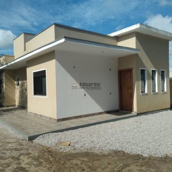 CASA NOVINHA COM 03 DORMITRIOS.