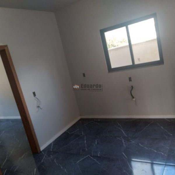 CASA NOVINHA COM 03 DORMITRIOS.