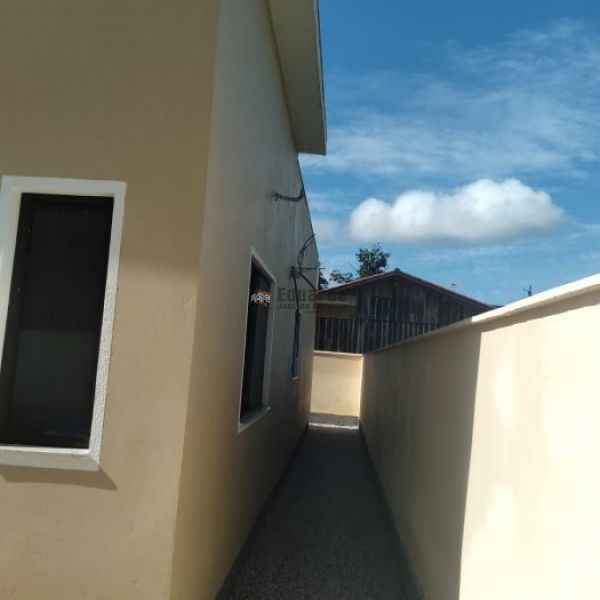 CASA NOVINHA COM 03 DORMITRIOS.