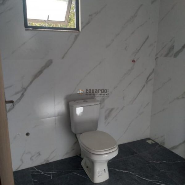 CASA NOVINHA COM 03 DORMITRIOS.