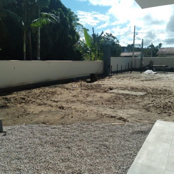 CASA NOVINHA COM 03 DORMITRIOS.