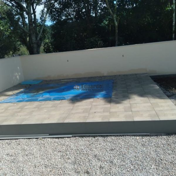 CASA NOVINHA COM 03 DORMITRIOS.