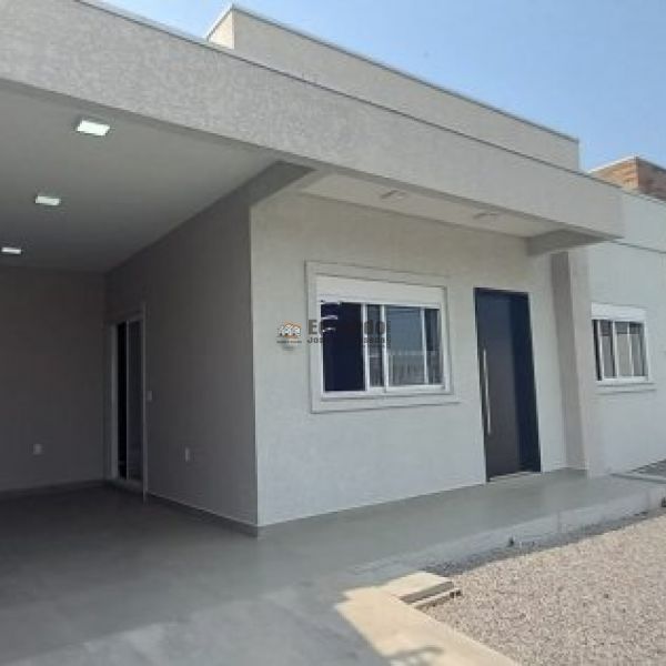 CASA  NOVA A POUCOS METROS DO MAR!