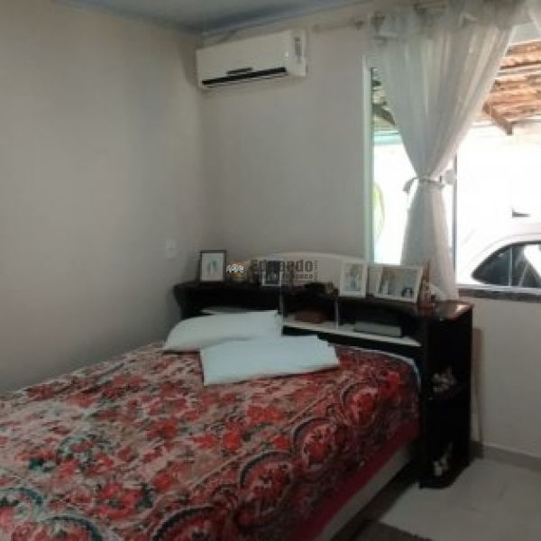 CASA COM 03 DORMITRIOS NO CENTRO DE PORTO BELO.