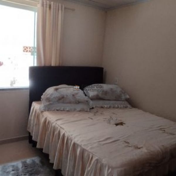 CASA COM 03 DORMITRIOS NO CENTRO DE PORTO BELO.