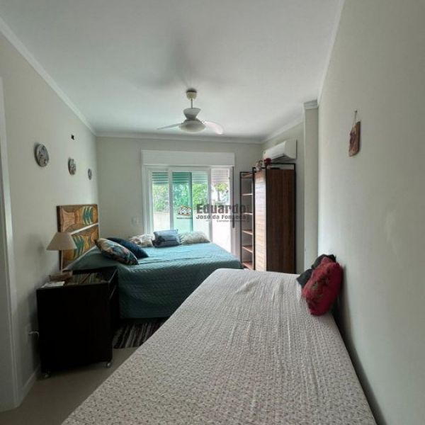 CASA A MENOS DE 30 METROS DO MAR EM PORTO BELO