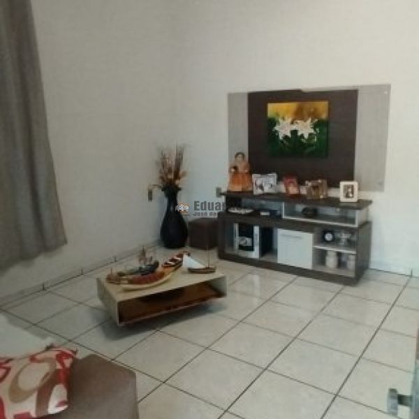 CASA NO CENTRO DE PORTO BELO