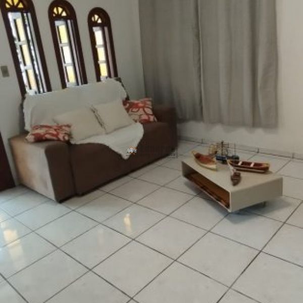 CASA NO CENTRO DE PORTO BELO