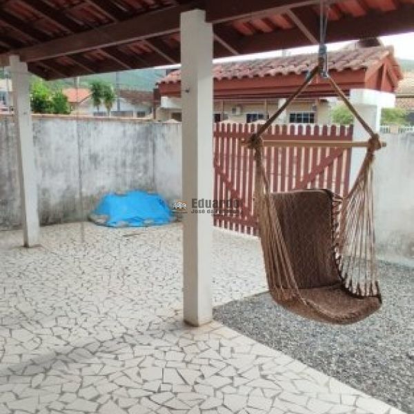 CASA NO CENTRO DE PORTO BELO