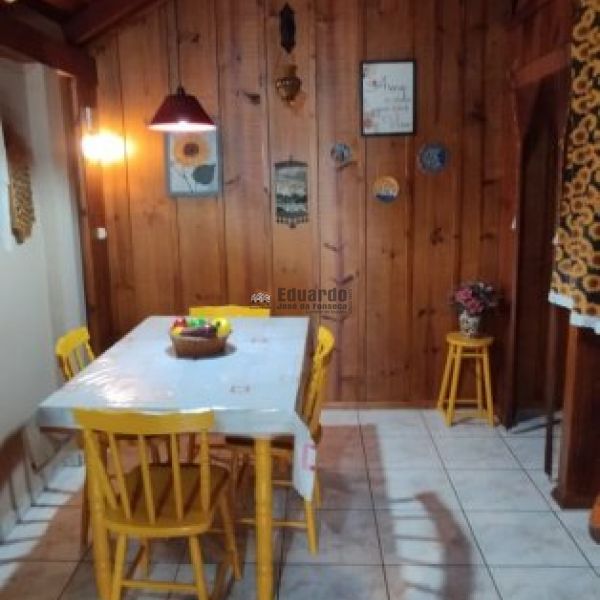 CASA NO CENTRO DE PORTO BELO