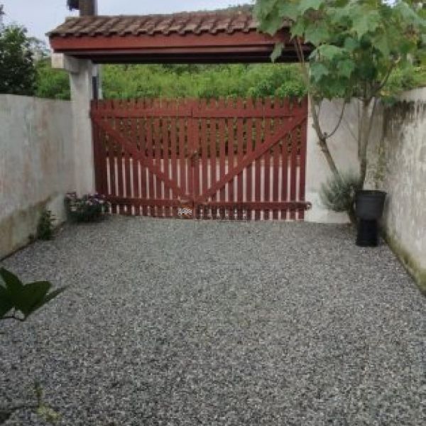 CASA NO CENTRO DE PORTO BELO