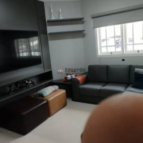 CASA COM 04 DORMITRIOS  EM PORTO BELO.