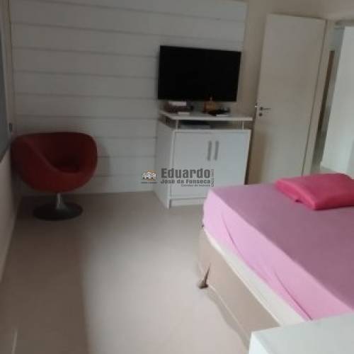 CASA COM 04 DORMITRIOS  EM PORTO BELO.