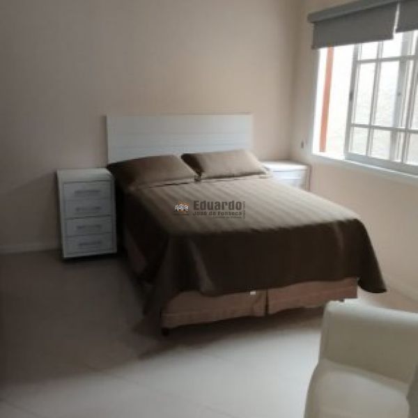 CASA COM 04 DORMITRIOS  EM PORTO BELO.