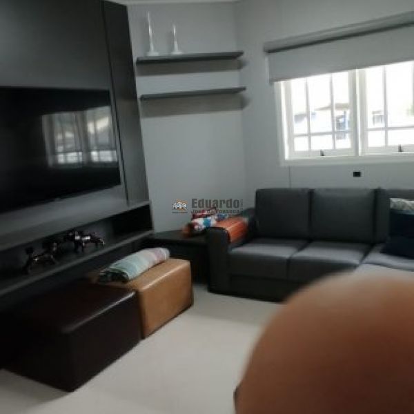 CASA COM 04 DORMITRIOS  EM PORTO BELO.