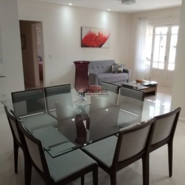 CASA COM 04 DORMITRIOS  EM PORTO BELO.