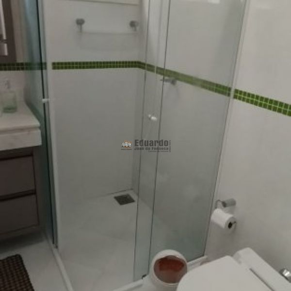 CASA COM 04 DORMITRIOS  EM PORTO BELO.